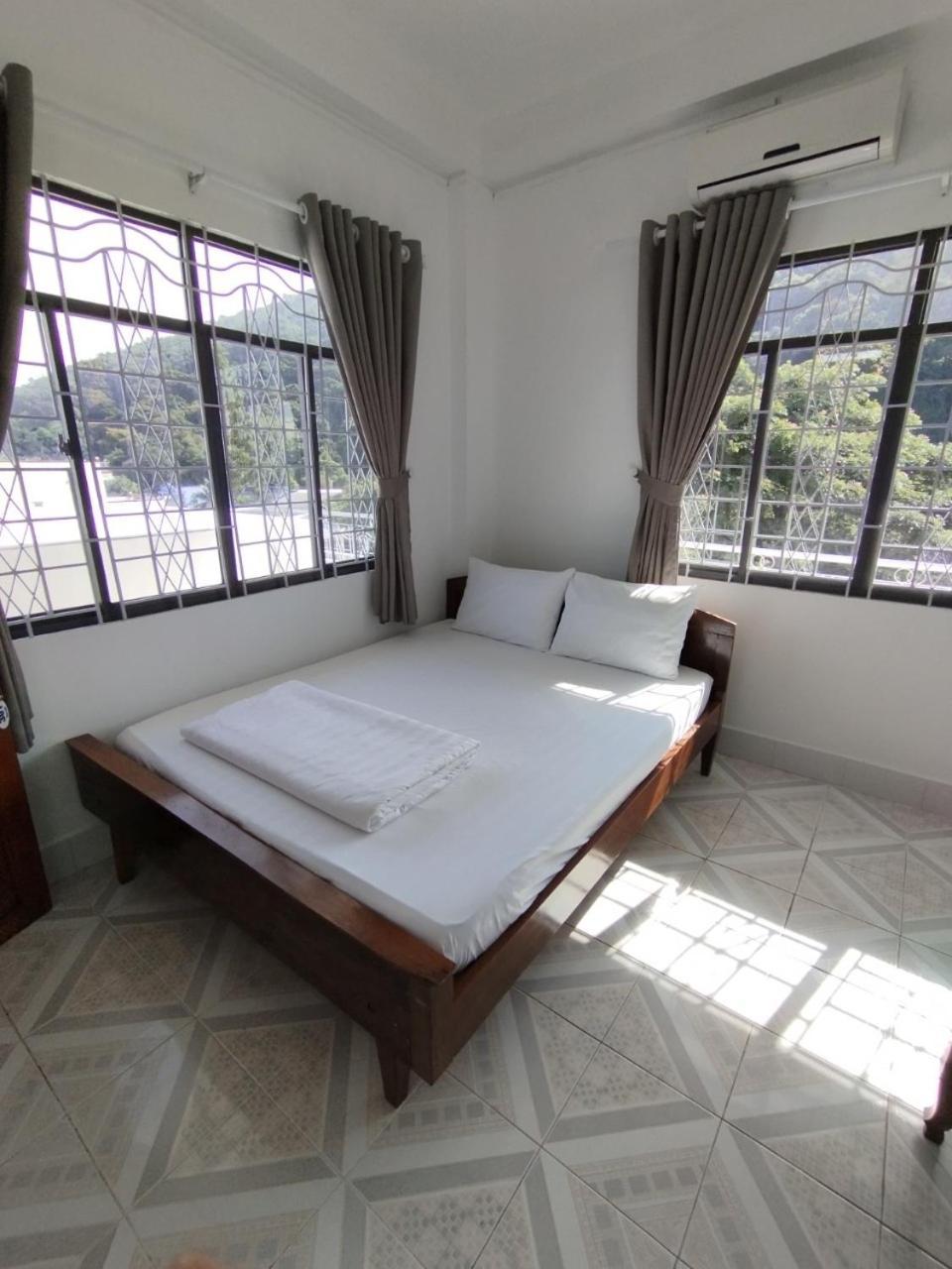 Hotel Nha Nghi Sao Mai Hà Tiên Esterno foto